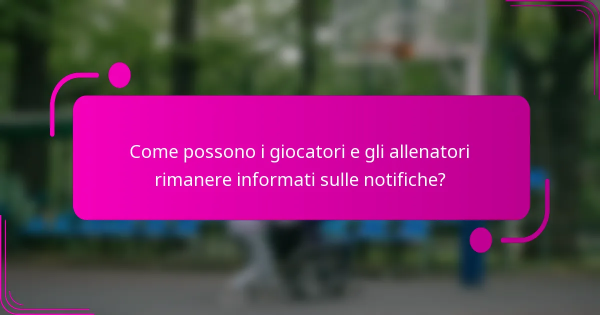 Come possono i giocatori e gli allenatori rimanere informati sulle notifiche?